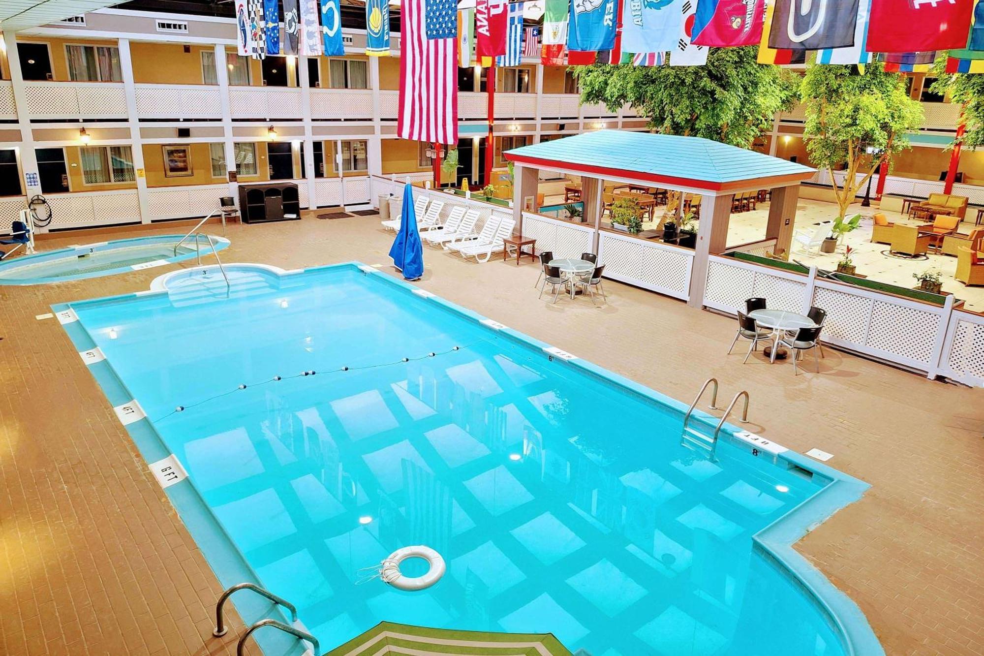 Travelodge By Wyndham Indianapolis Speedway Eksteriør billede
